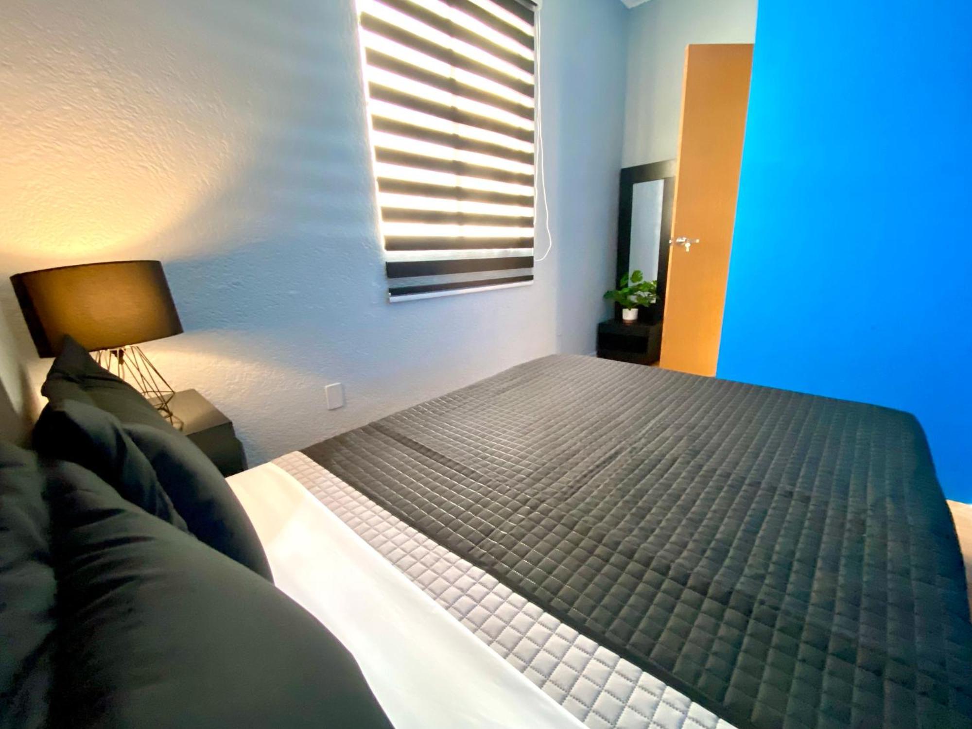 Roomies Hostel - World Trade Center メキシコシティ エクステリア 写真