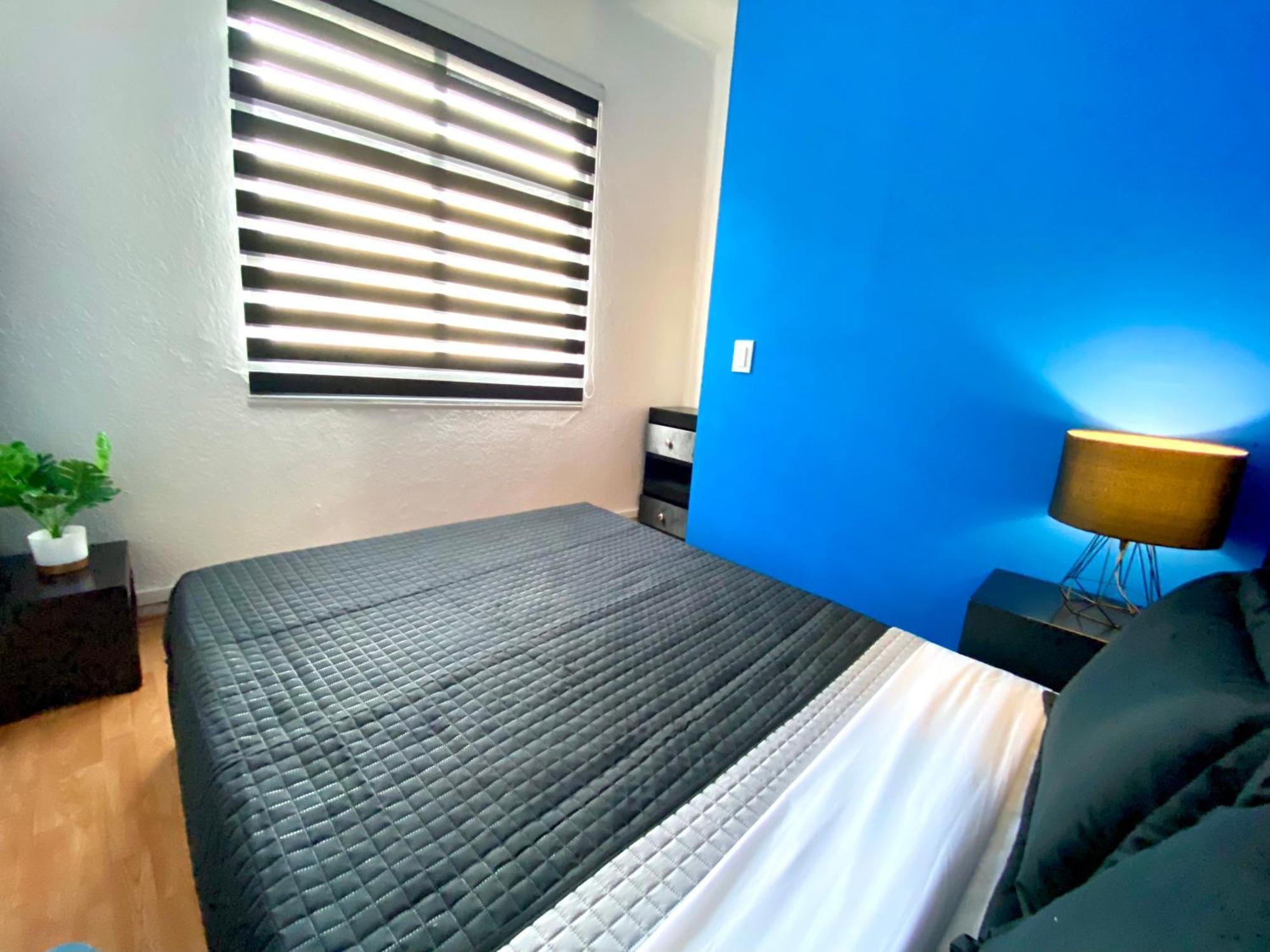 Roomies Hostel - World Trade Center メキシコシティ エクステリア 写真