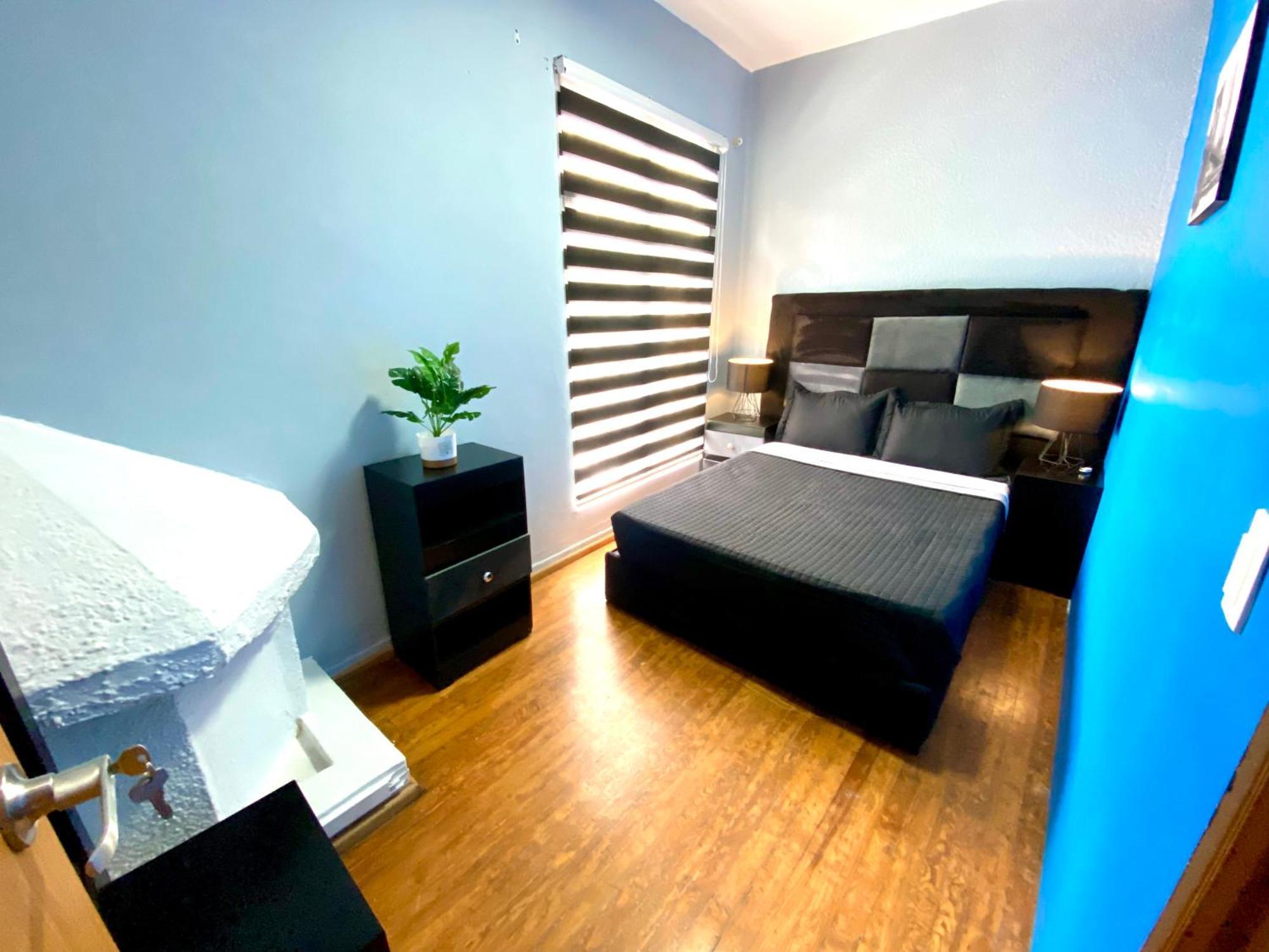 Roomies Hostel - World Trade Center メキシコシティ エクステリア 写真