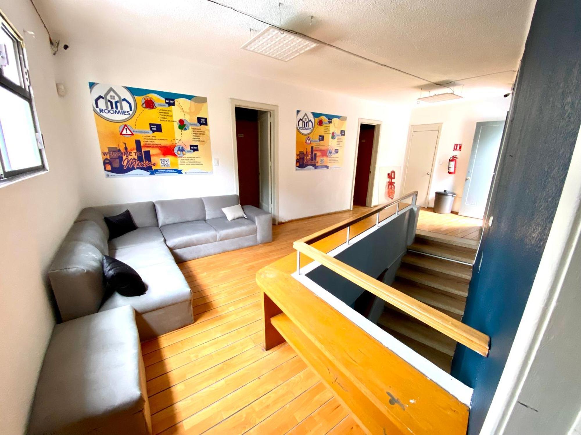 Roomies Hostel - World Trade Center メキシコシティ エクステリア 写真