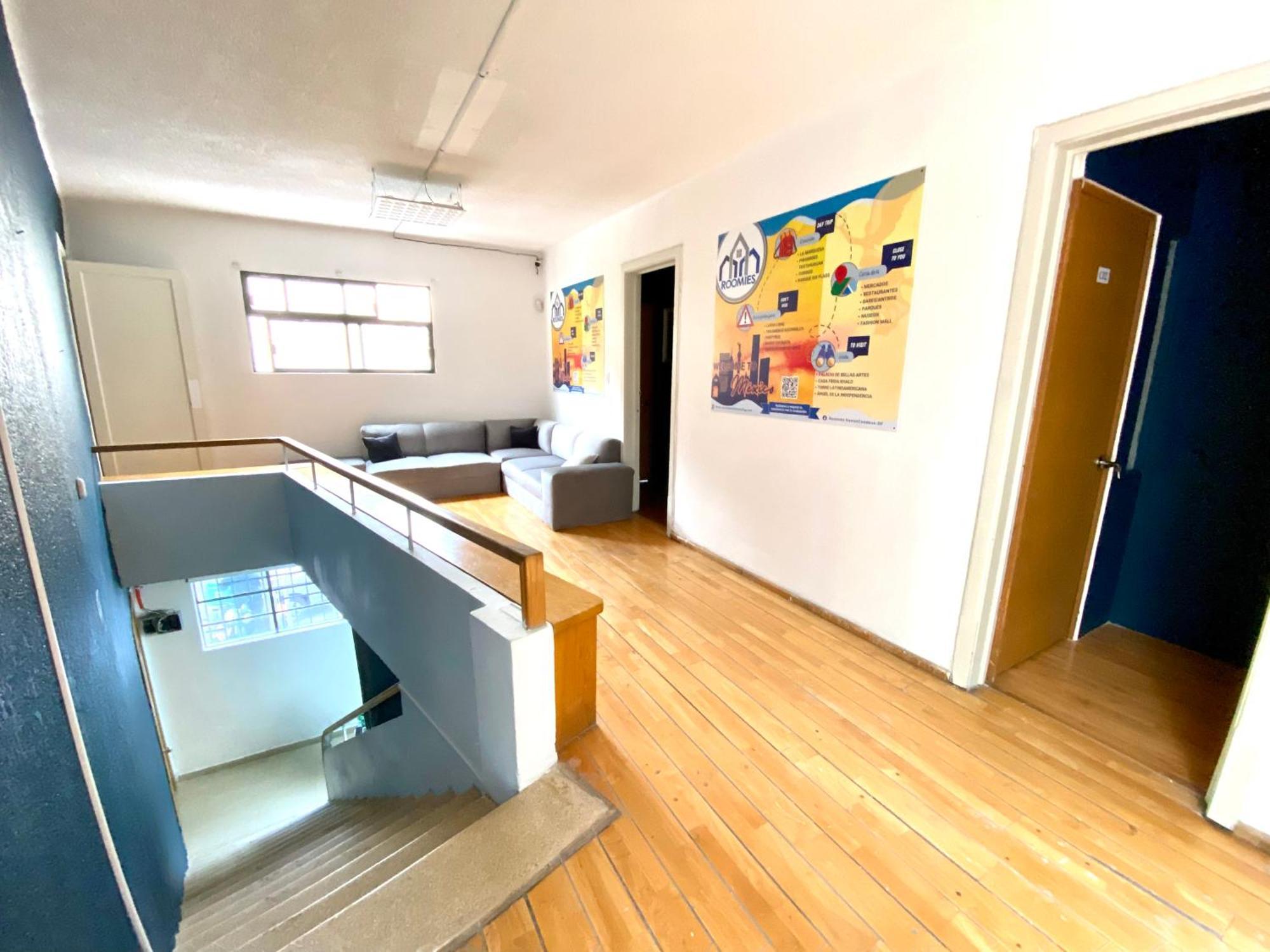 Roomies Hostel - World Trade Center メキシコシティ エクステリア 写真
