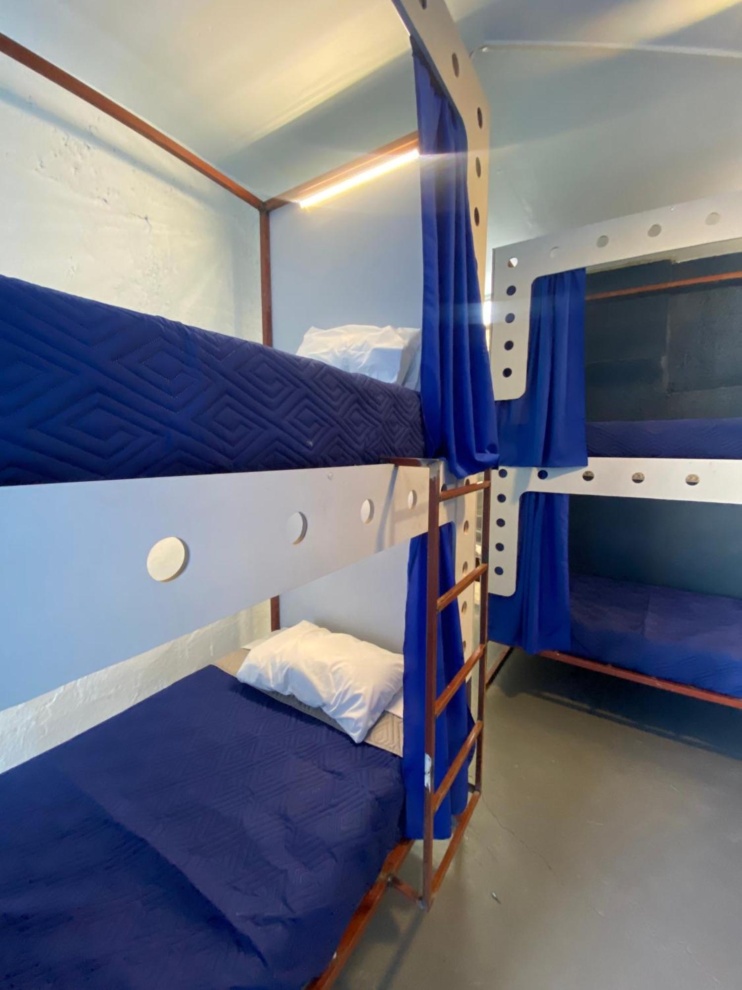 Roomies Hostel - World Trade Center メキシコシティ エクステリア 写真