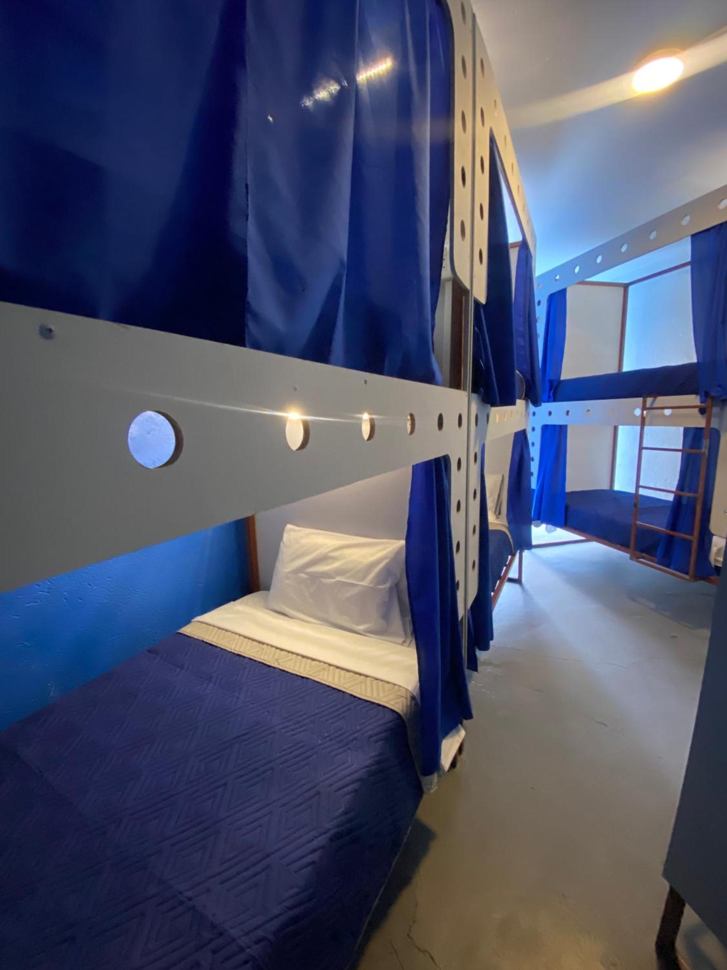 Roomies Hostel - World Trade Center メキシコシティ エクステリア 写真