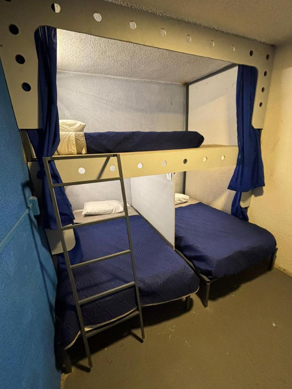 Roomies Hostel - World Trade Center メキシコシティ エクステリア 写真