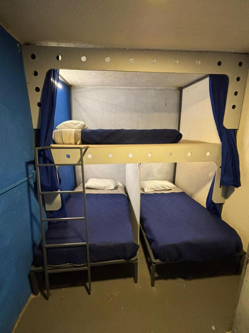 Roomies Hostel - World Trade Center メキシコシティ エクステリア 写真